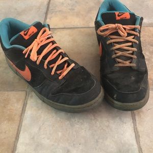Size 13 Nike flat bottom shoes